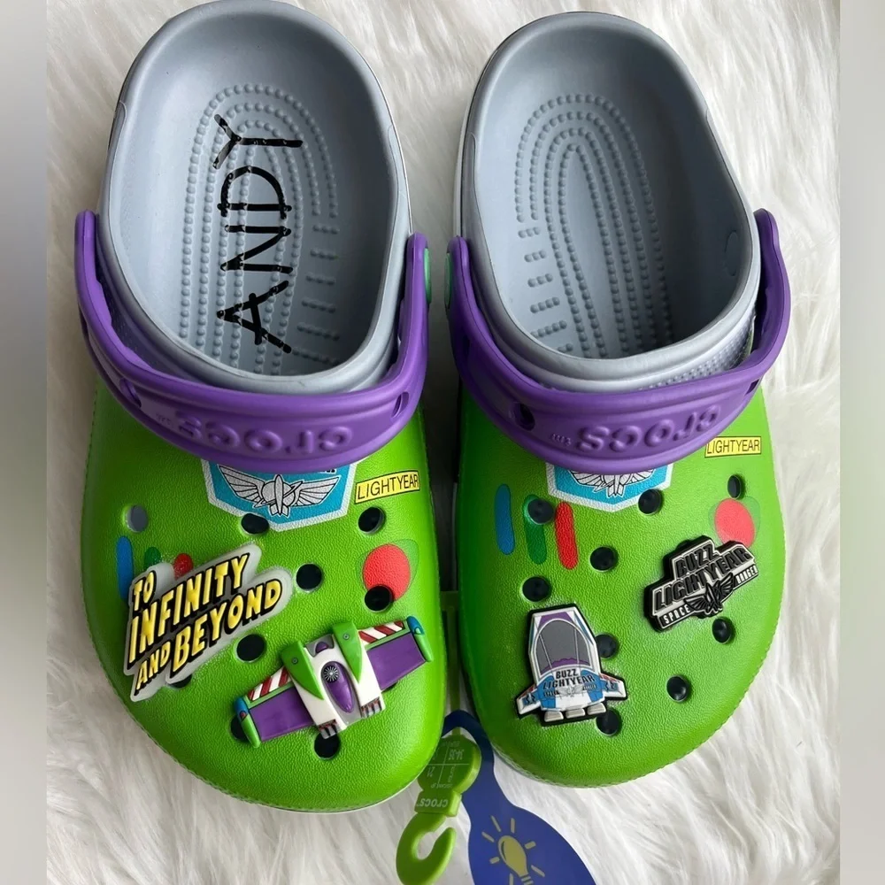 🆕Disney Toy Story Crocs Buzz Lightyear Light up Size J3 W5